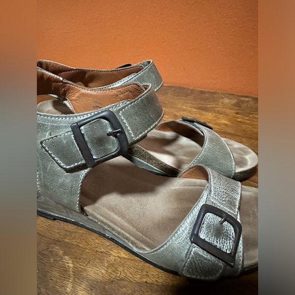 Taos Buckle Up Wedge Sandal EU 39 Olive Green Stone Leather - Picture 8 of 12